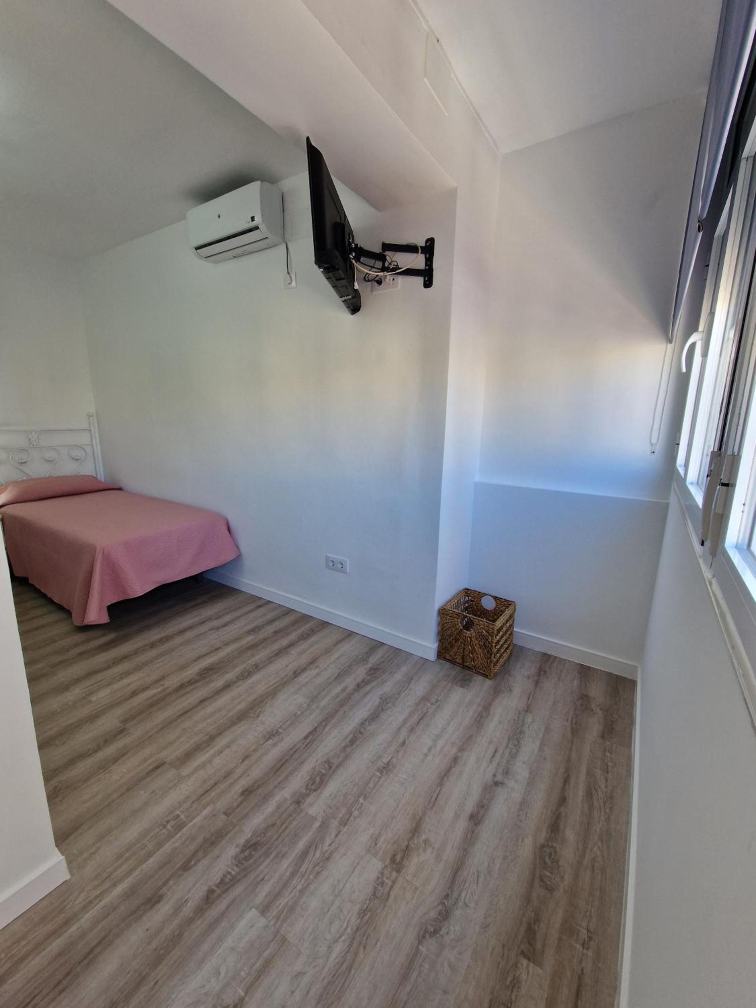 Virgen De Lujan Triana Apartman Sevilla Kültér fotó